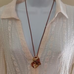 Elegant Gold Pendant Necklace